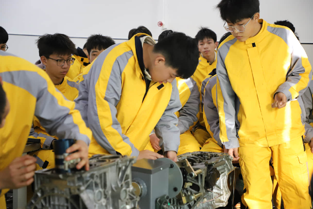 汽车工程产业学院